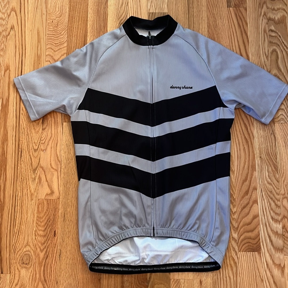 Men’s size medium cycling kit - bib shorts and short sleeve jersey